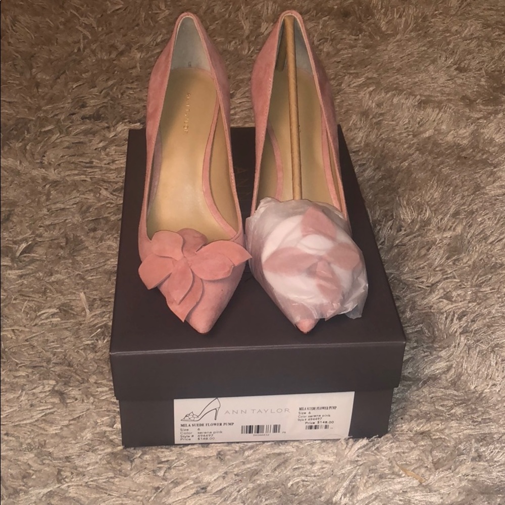 new Pink bowed pumps